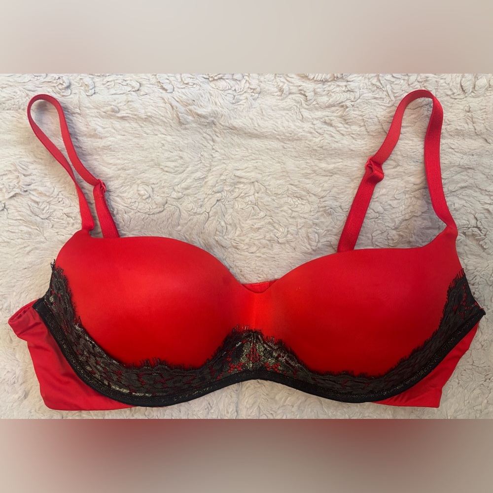 Victoria’s Secret bra in size 38C